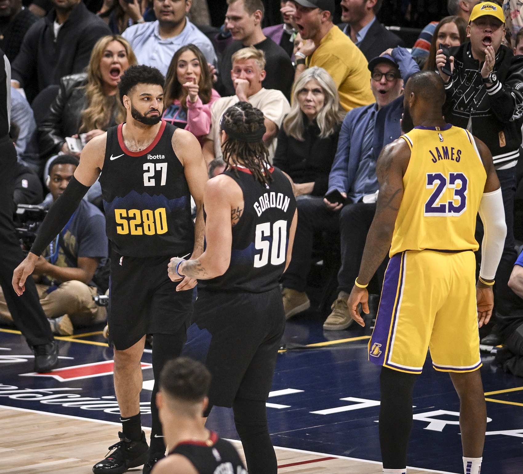 完美世界竞技平台官网-称赞老对手!詹姆斯:我认为穆雷毫无疑问是今年的全明星球员