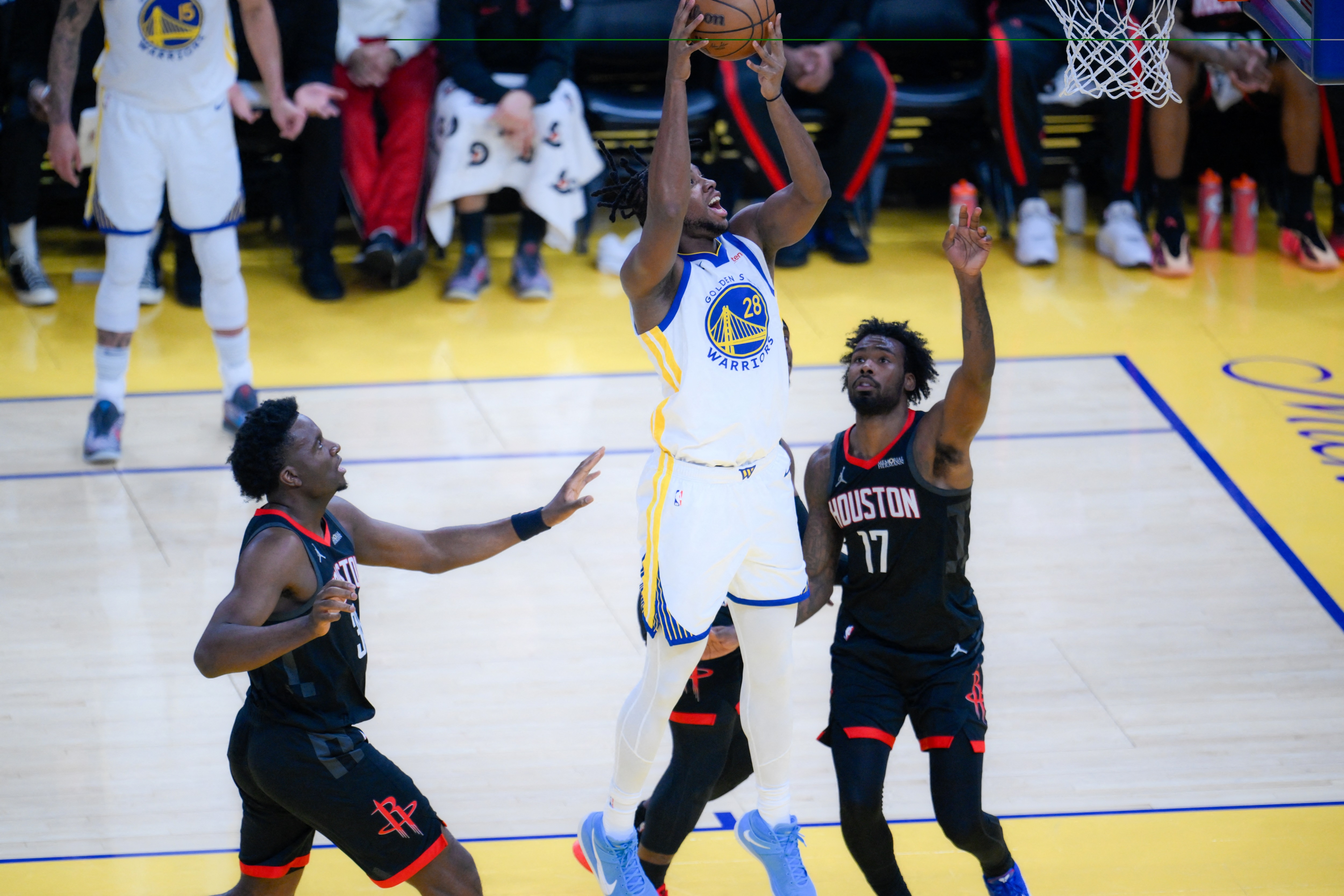 库里:你能看出贝西的比赛感觉很好&他充满侵略性 14分12板很关键