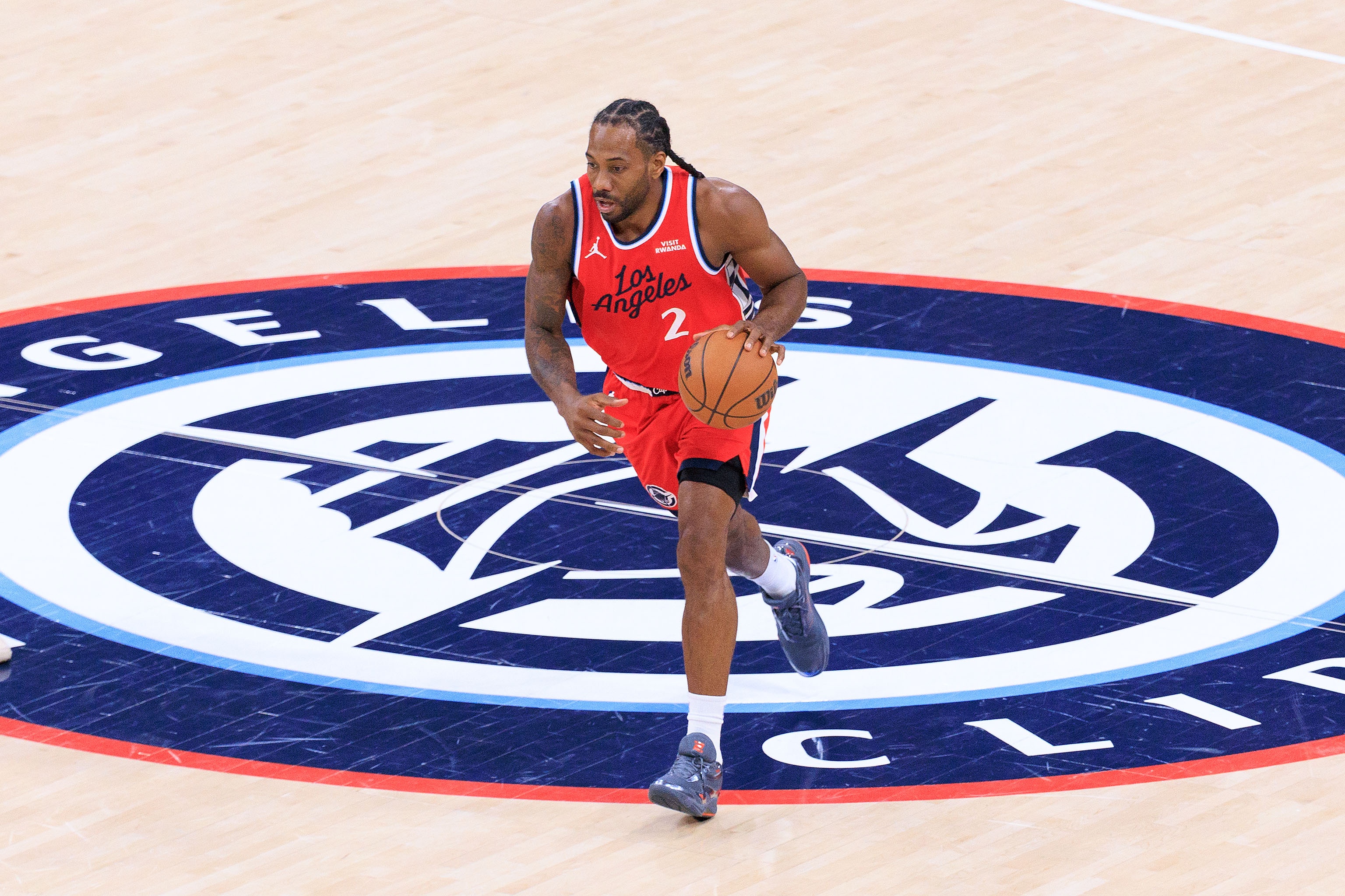 完美下载-机器人稳!伦纳德个人生涯连续第55次砍20+ 继续刷新生涯纪录